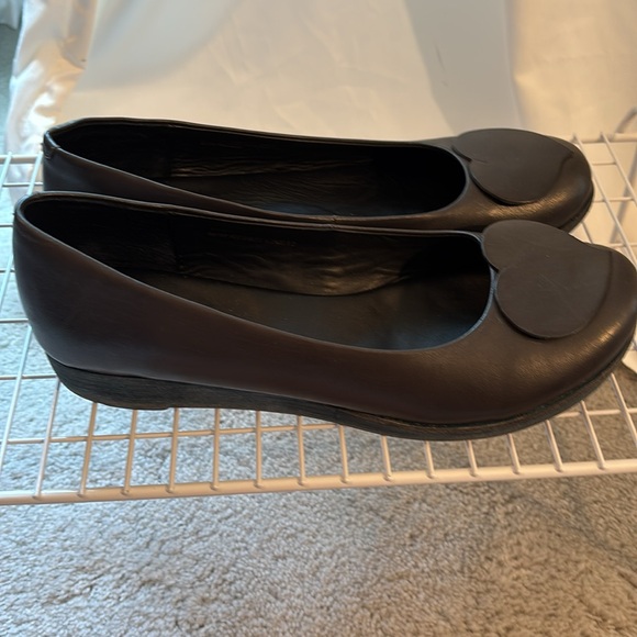 Kork-Ease Black Heart Accent Leather Slip On Shoes Size 11 - Picture 3 of 5